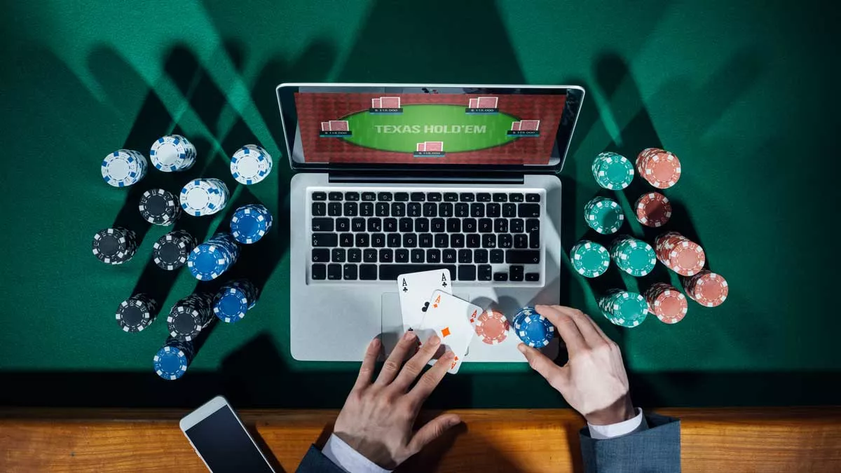 Poker en ligne vs poker en direct – Avantages et inconvénients du poker en ligne